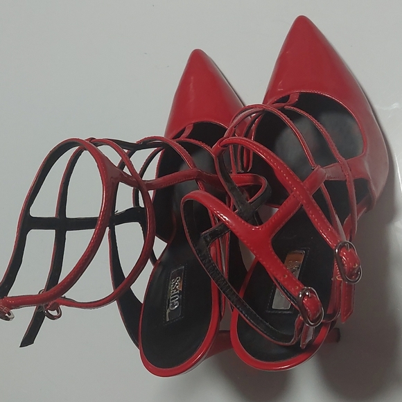 Guess open back ankle strap pumps in red with 4.5 inch heels - Picture 4 of 6